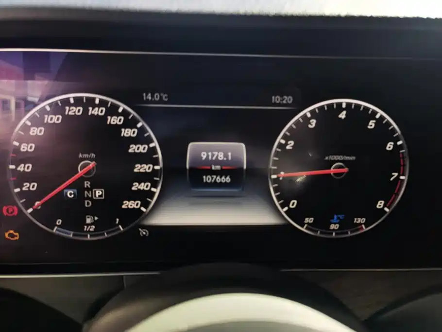 Mercedes-Benz E-Class — миниатюра 14