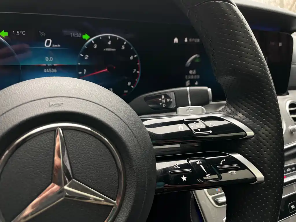 MERCEDES-BENZ E CLASS