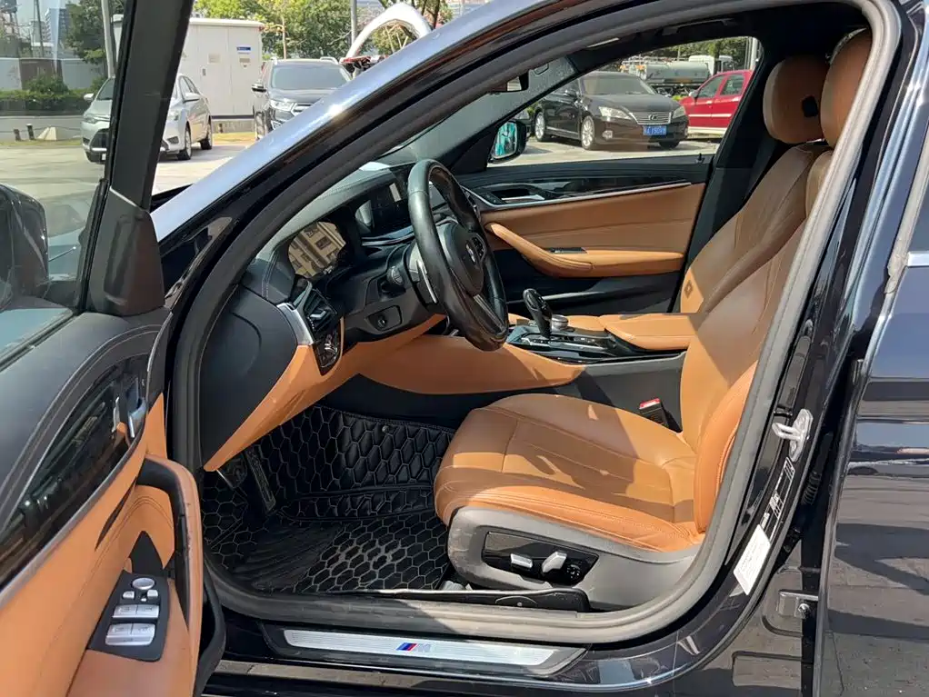 BMW 5 Series — миниатюра 10