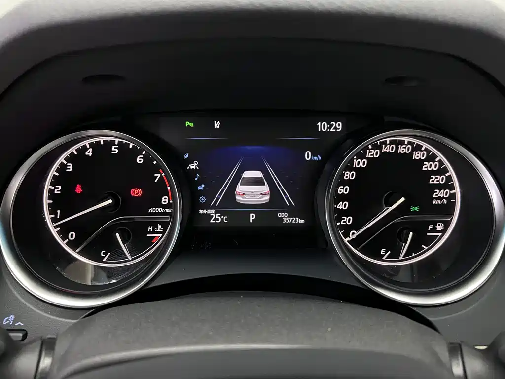 Toyota Camry — миниатюра 24