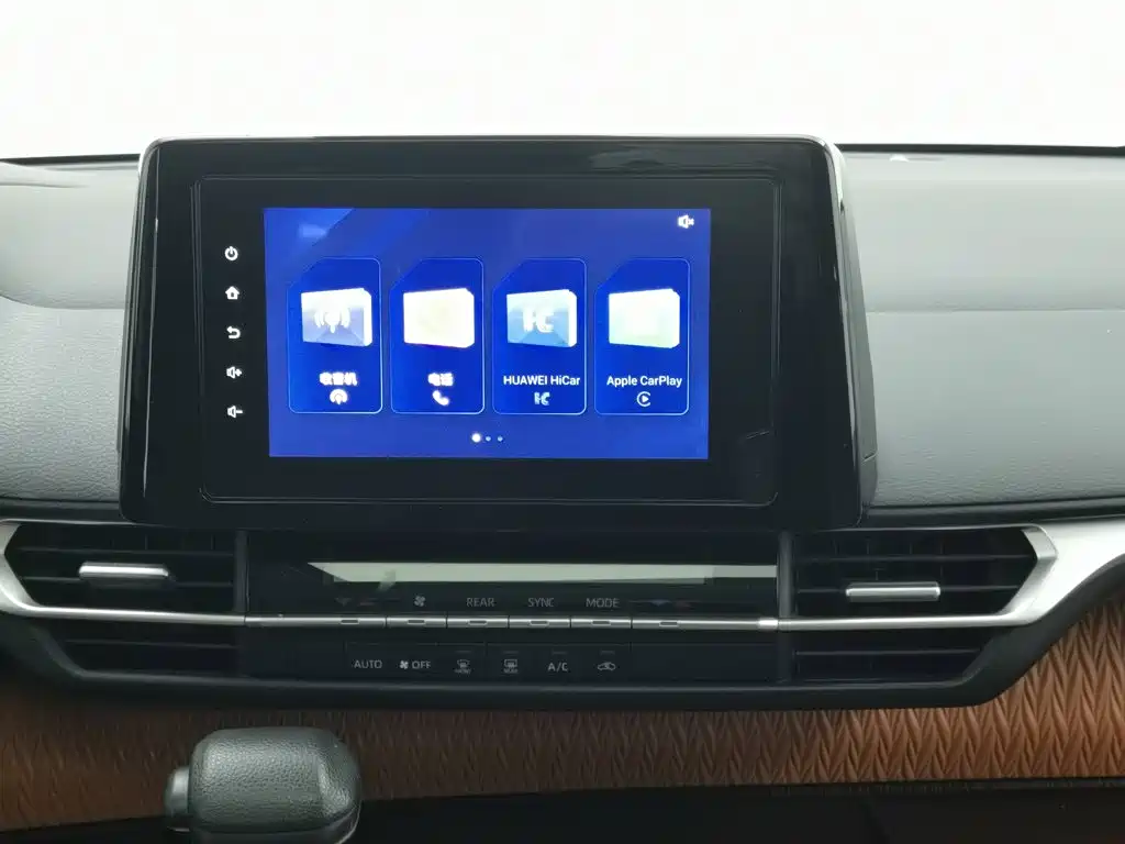 Toyota Granvia — миниатюра 12