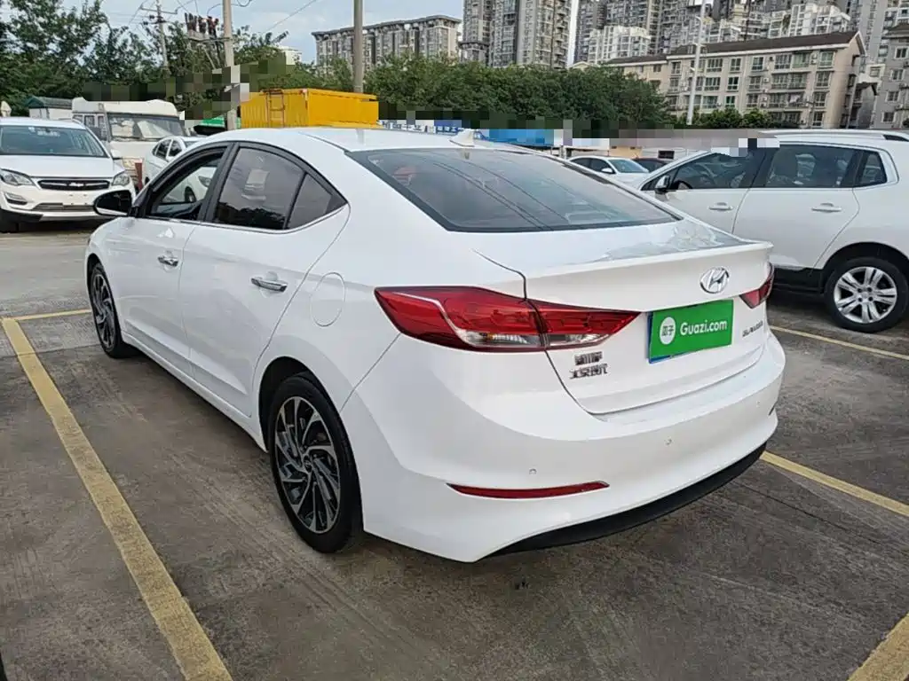 Hyundai Elantra — миниатюра 5