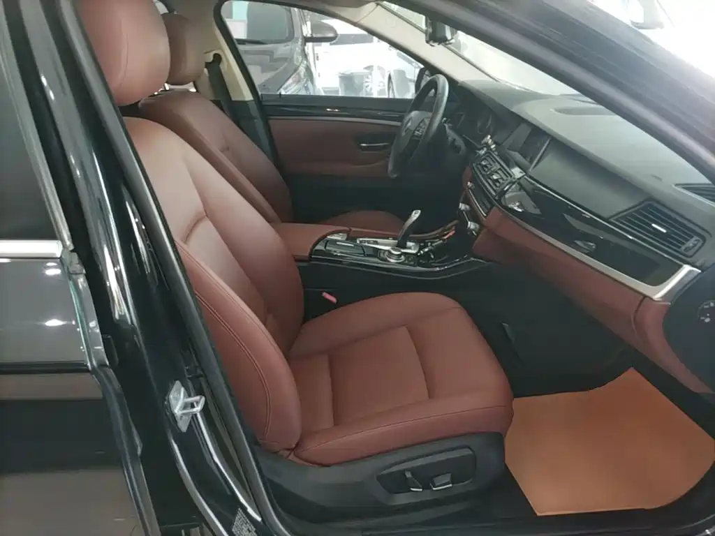 BMW 5 Series — миниатюра 25