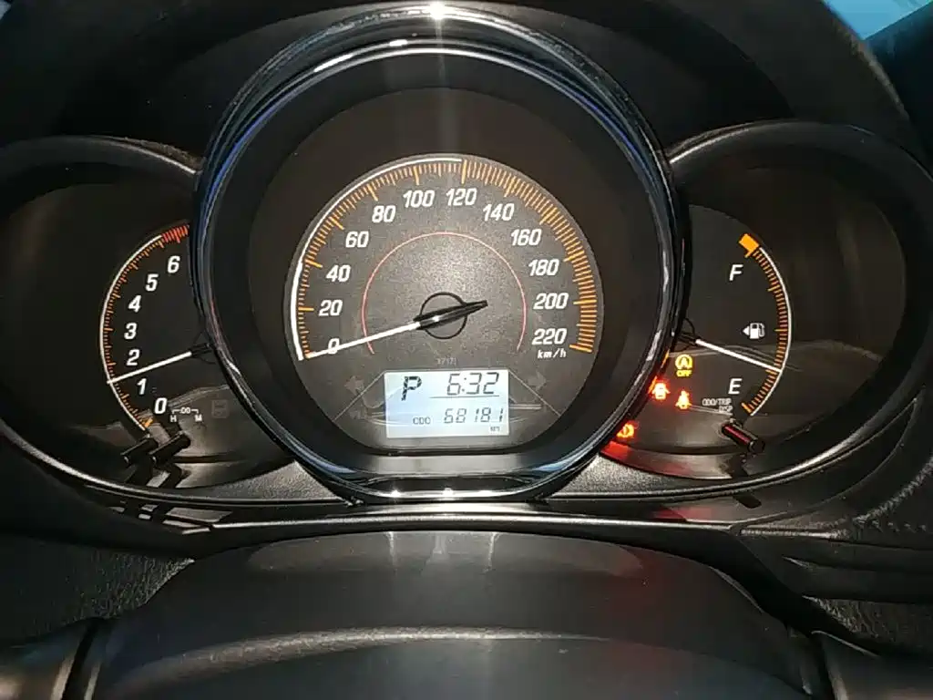 Toyota Yaris L — миниатюра 12