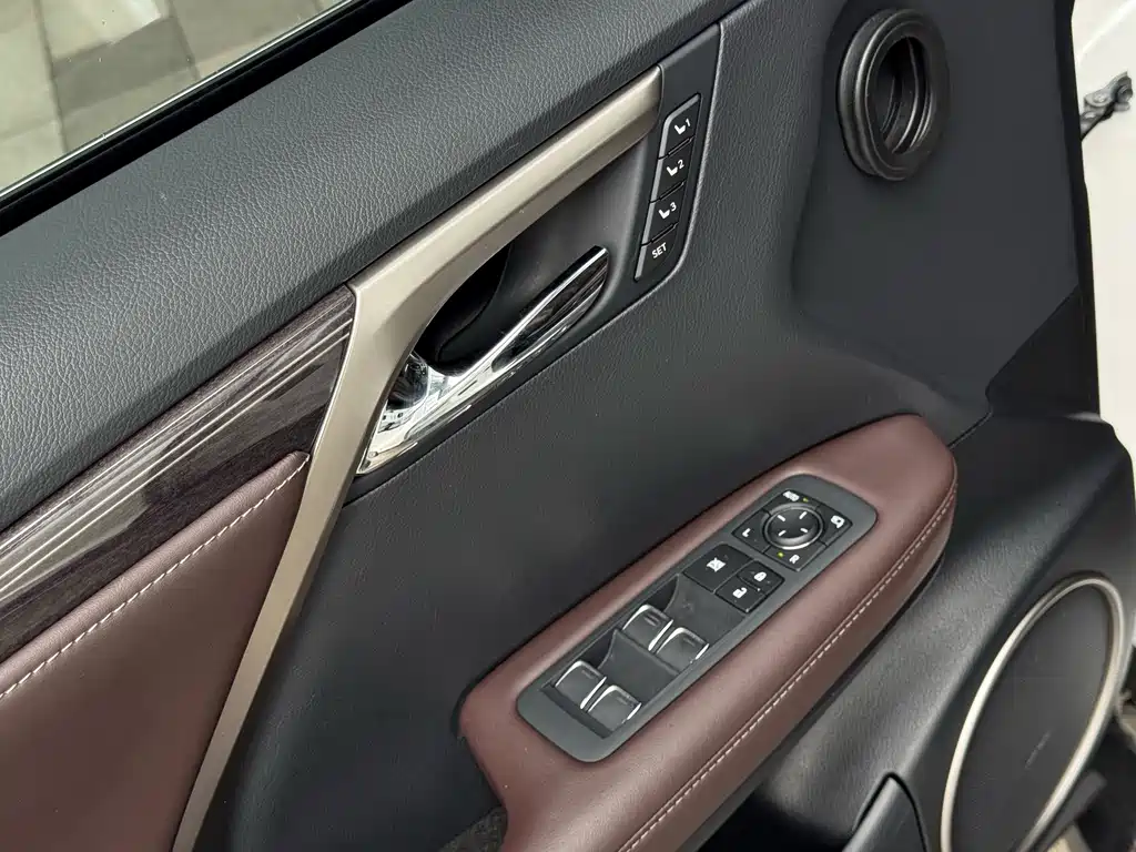 Lexus RX — миниатюра 12