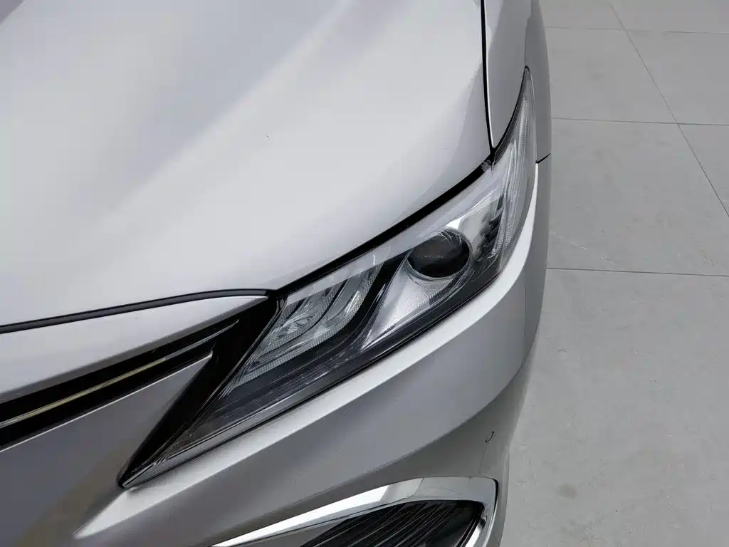 Toyota Camry — миниатюра 7