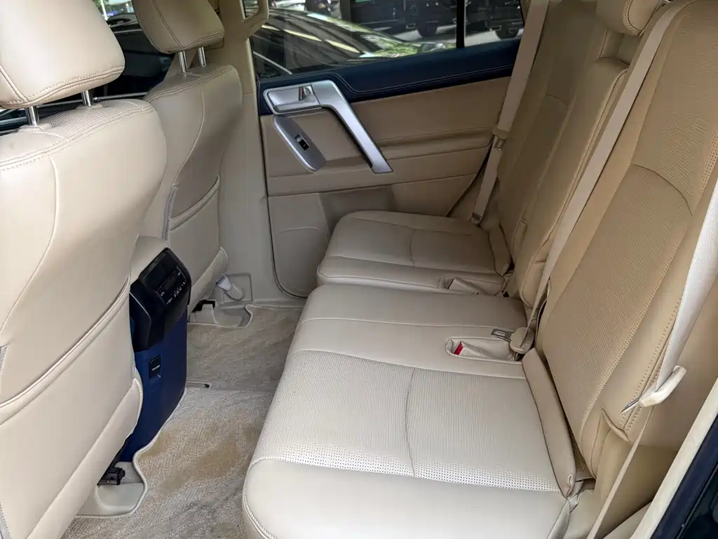 Toyota Land Cruiser Prado 2014 2.7L AT Luxury