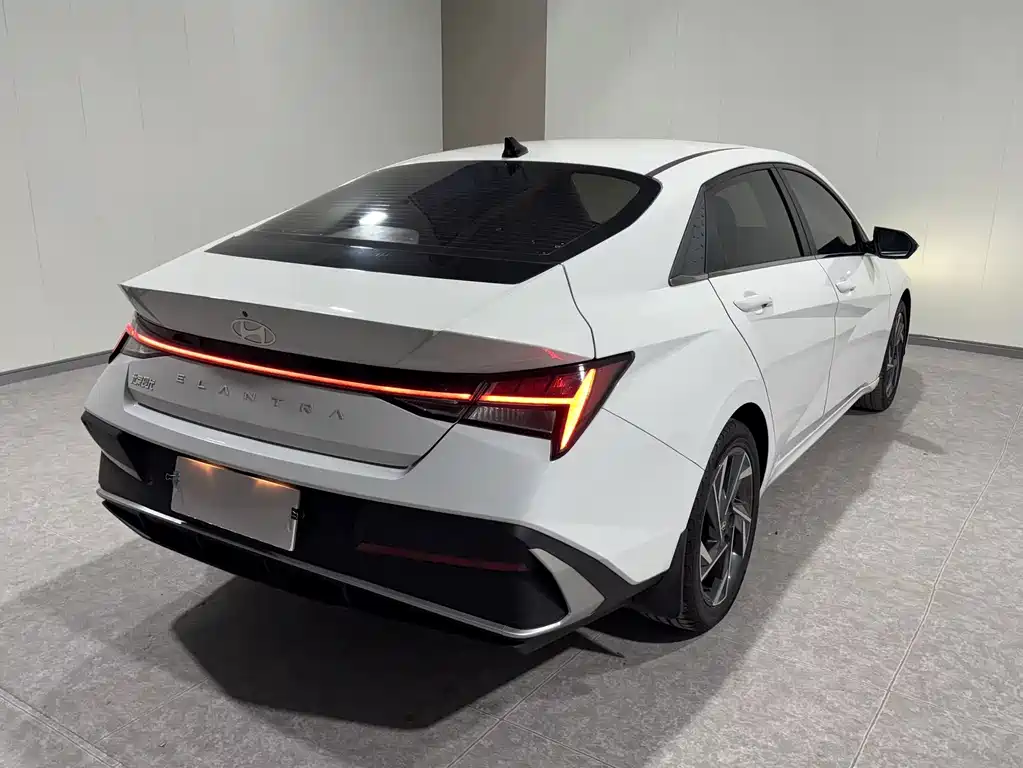 Hyundai Elantra — миниатюра 6