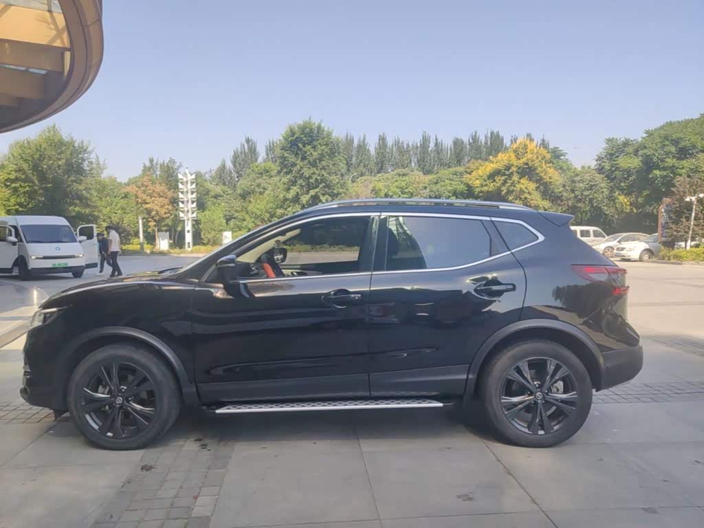 Nissan Qashqai 2.0 л 2022 г. Чёрный, пробег 36400 км