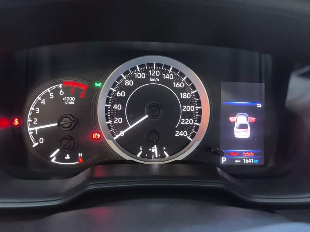 Toyota Corolla 1.2 л 2021 г. Белый, пробег 37200 км