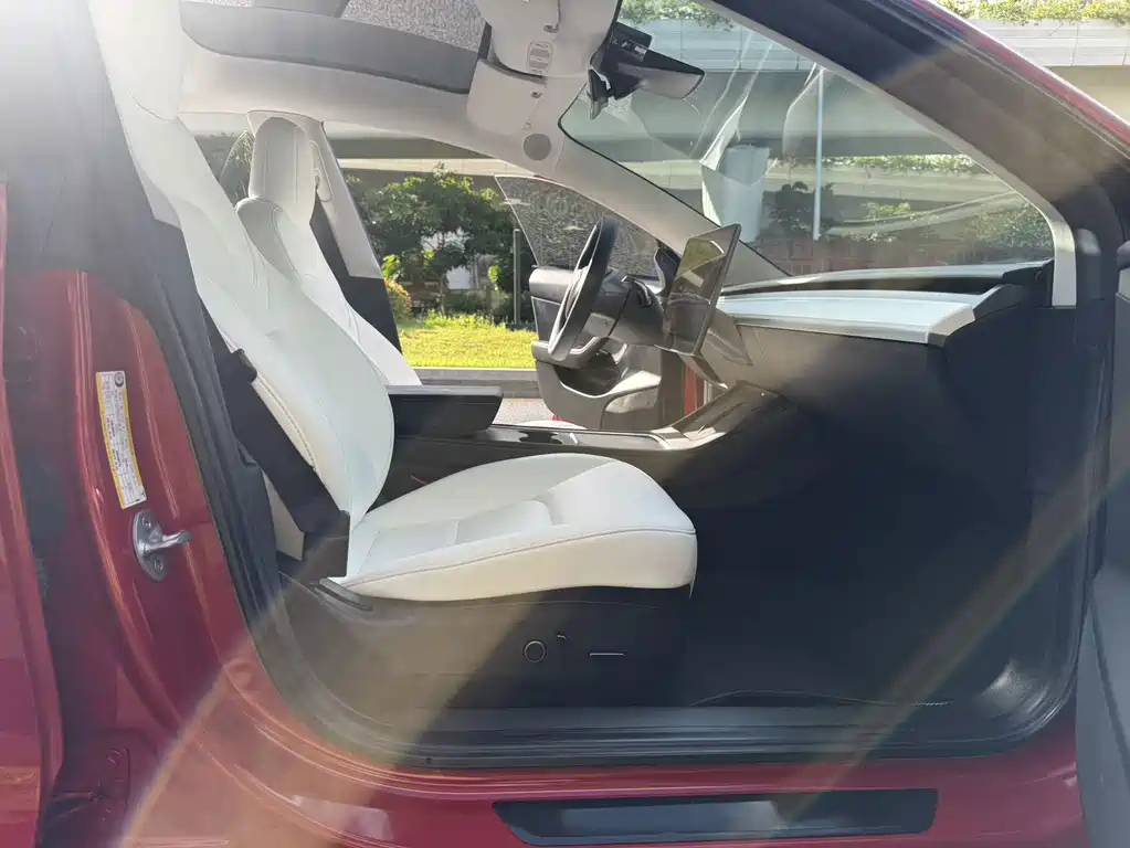 Tesla Model 3 — миниатюра 8