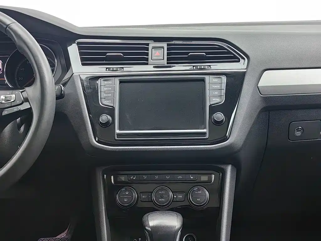 Volkswagen Tiguan L — миниатюра 12
