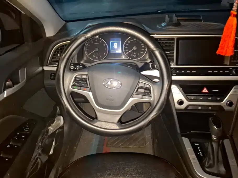 Hyundai Elantra — миниатюра 15