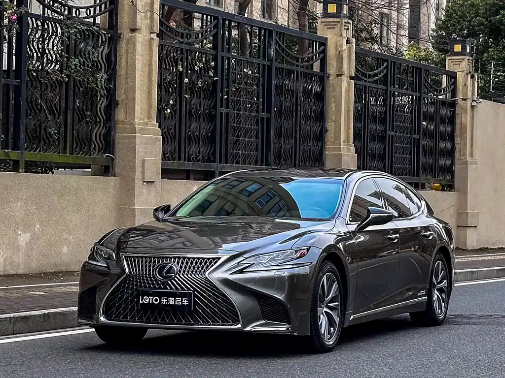 LEXUS LS