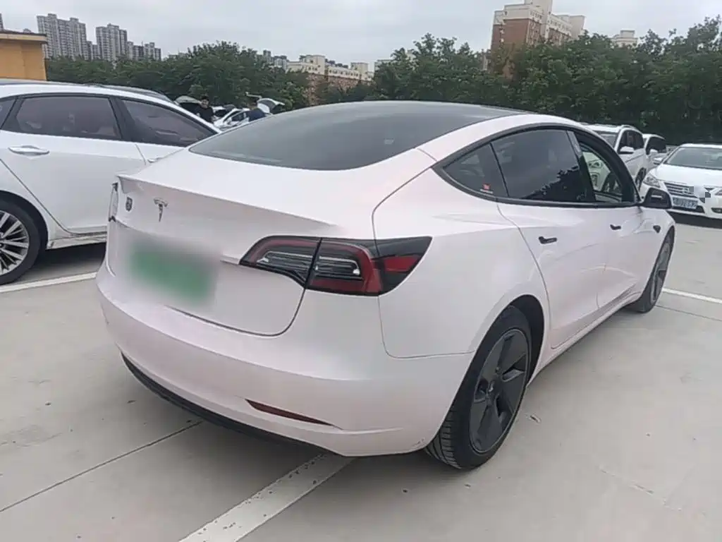 Tesla Model 3 — миниатюра 7