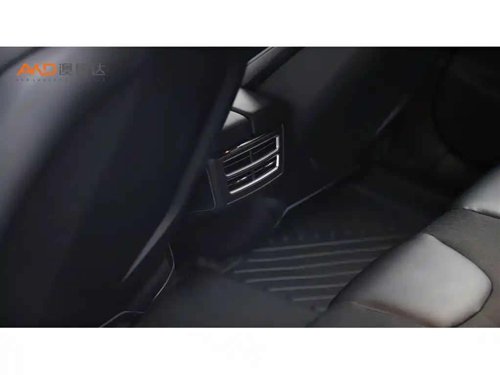 Tesla Model S — миниатюра 9