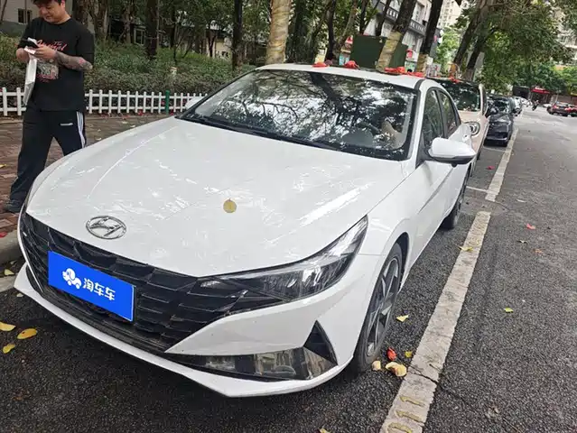 HYUNDAI ELANTRA