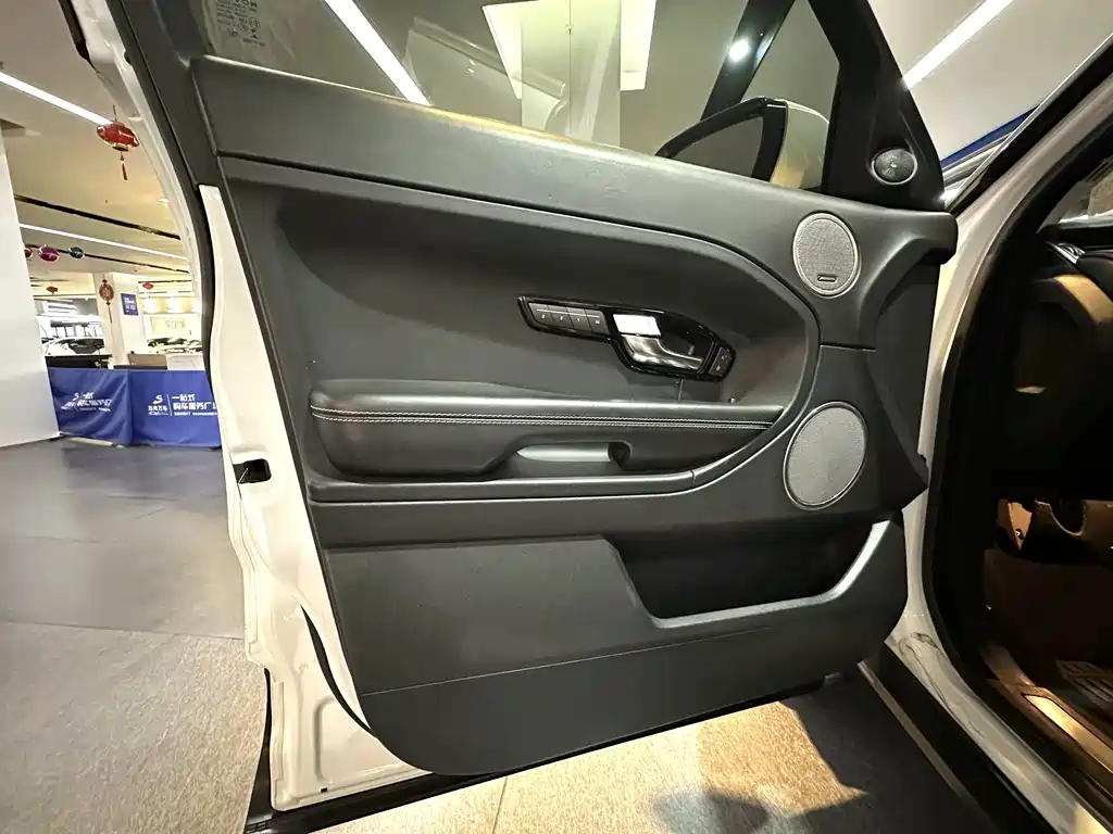 Land Rover Evoque (Import) — миниатюра 12
