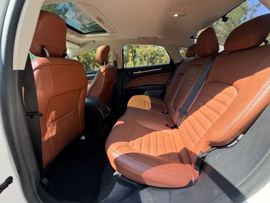 Ford Mondeo — миниатюра 9
