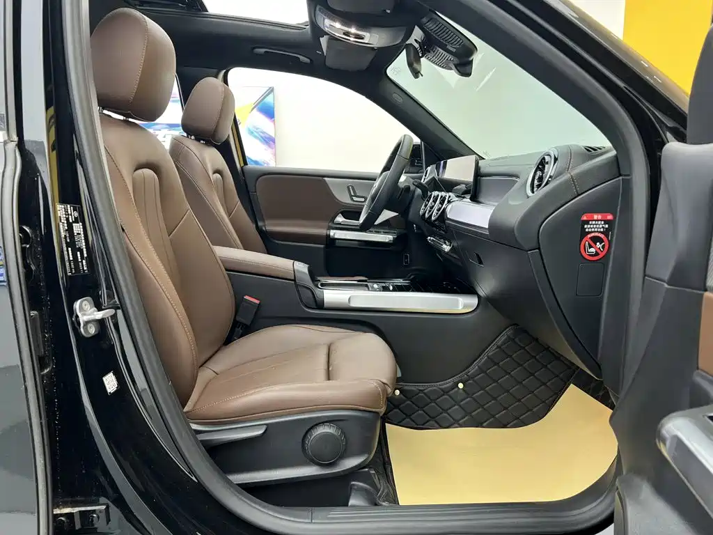 Mercedes-Benz GLB — миниатюра 18