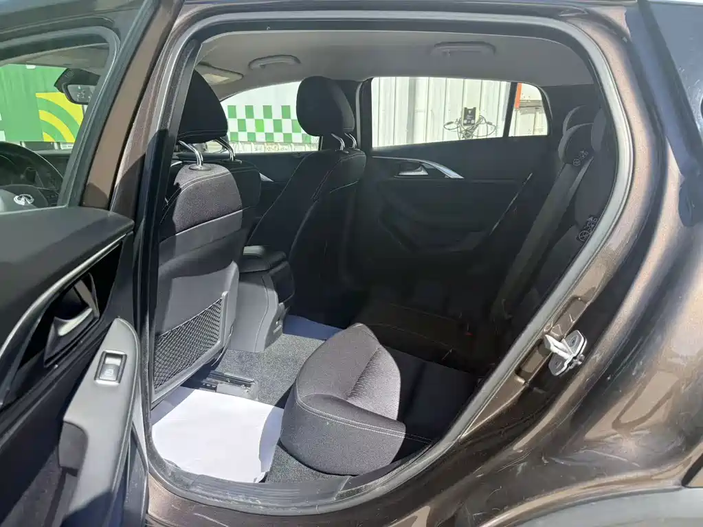 Infiniti QX30 — миниатюра 6