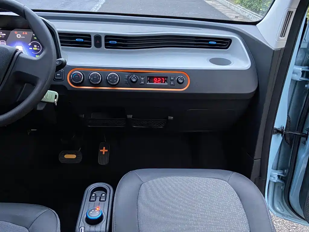Wuling MINIEV — миниатюра 8