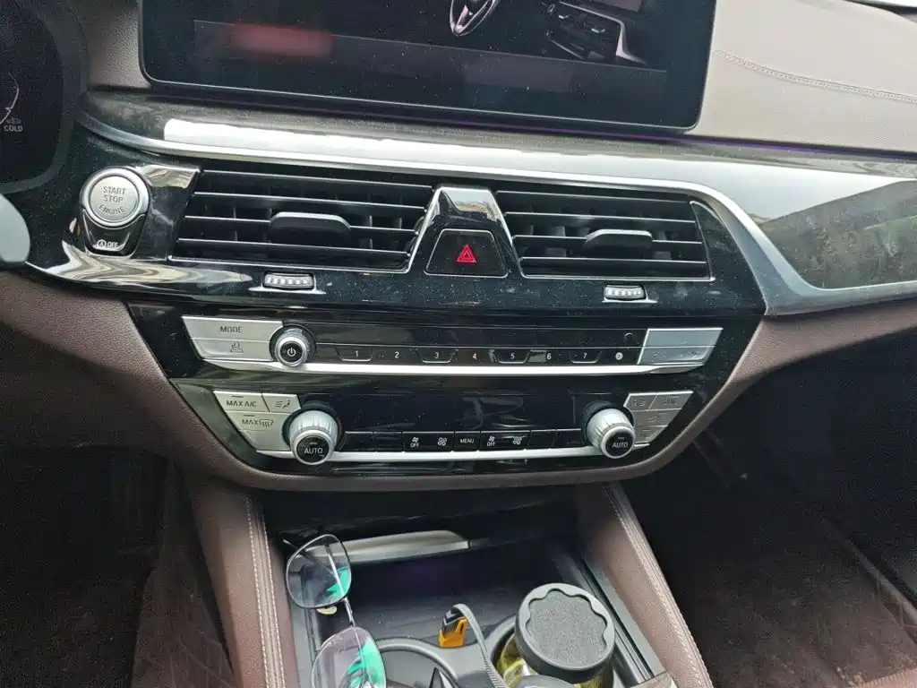 BMW 5 Series — миниатюра 6
