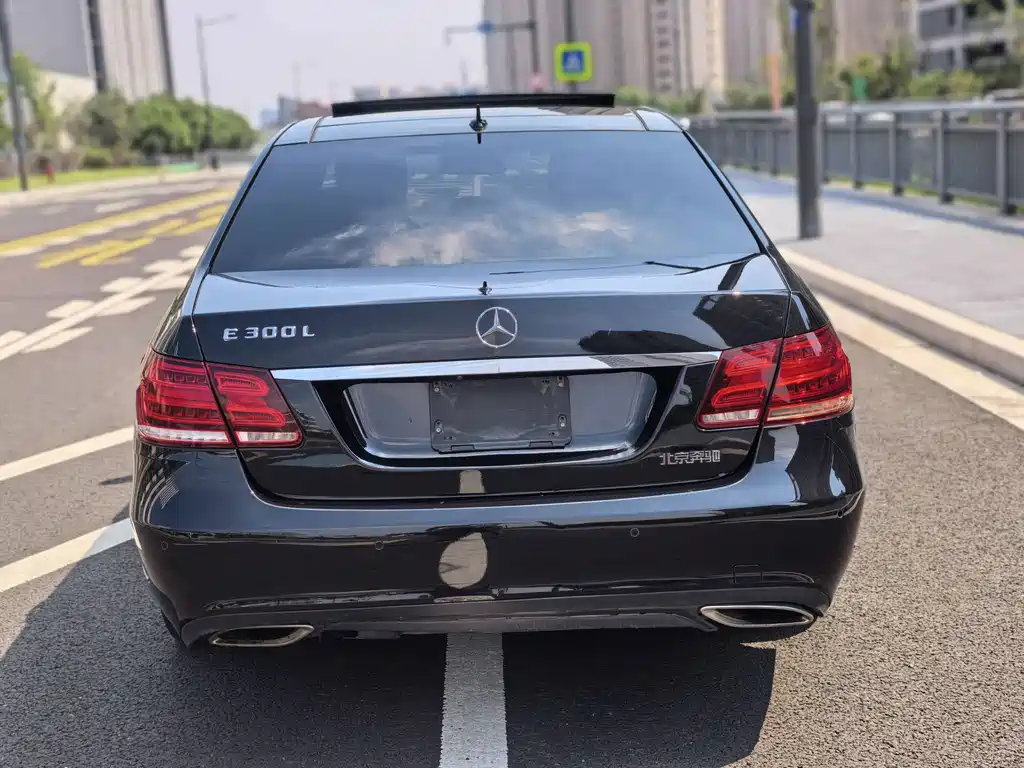 Mercedes-Benz E-Class — миниатюра 6