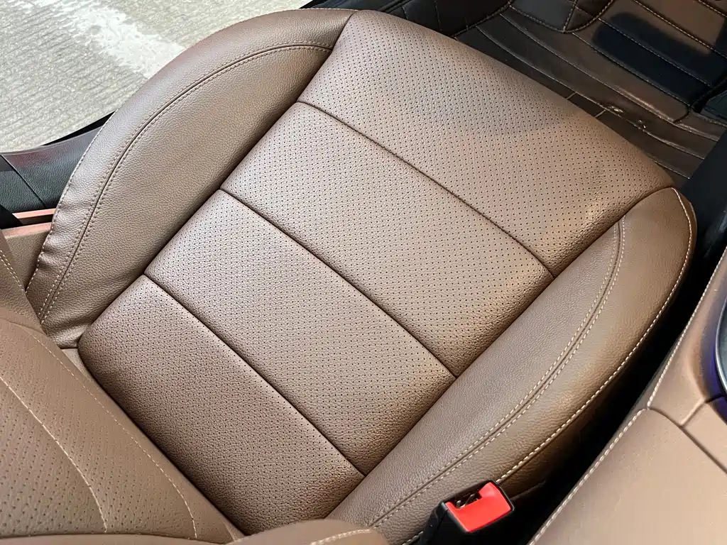 Mercedes-Benz E-Class — миниатюра 8