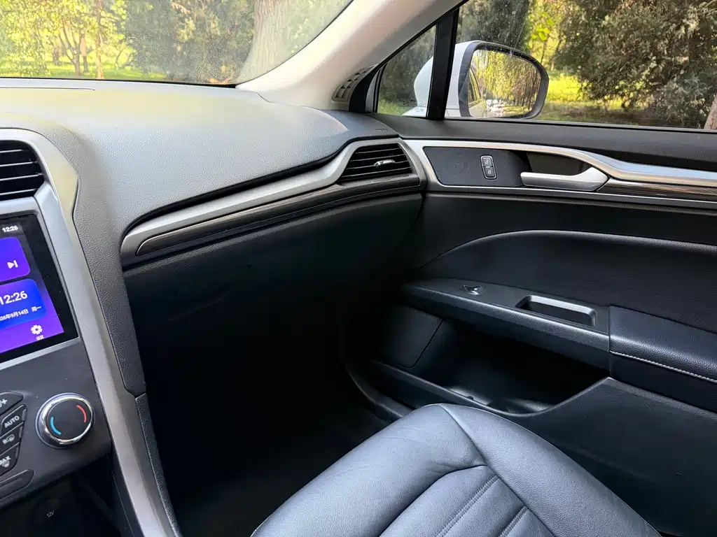 Ford Mondeo — миниатюра 16