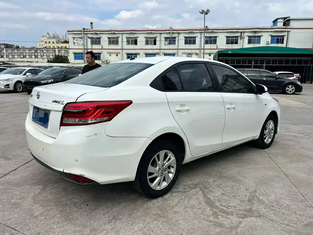 Toyota Yaris L — миниатюра 7