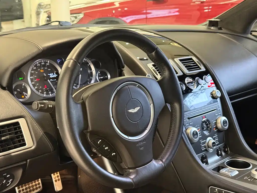 Aston Martin Rapide — миниатюра 5