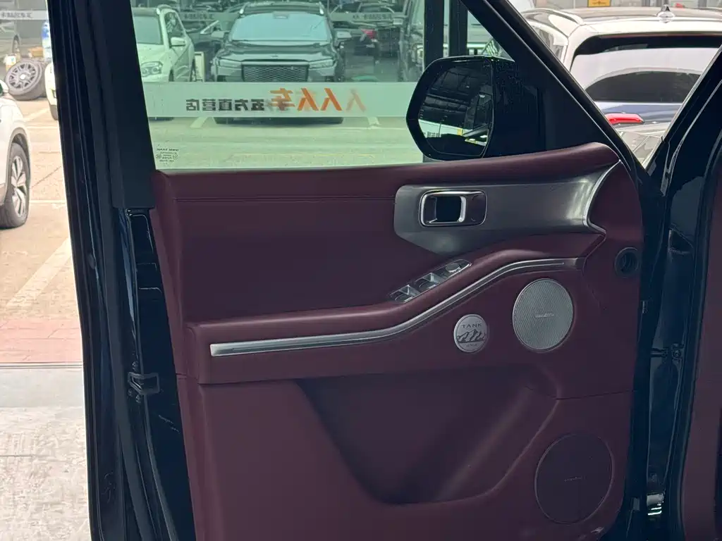 TANK TANK 700 NEW ENERGY