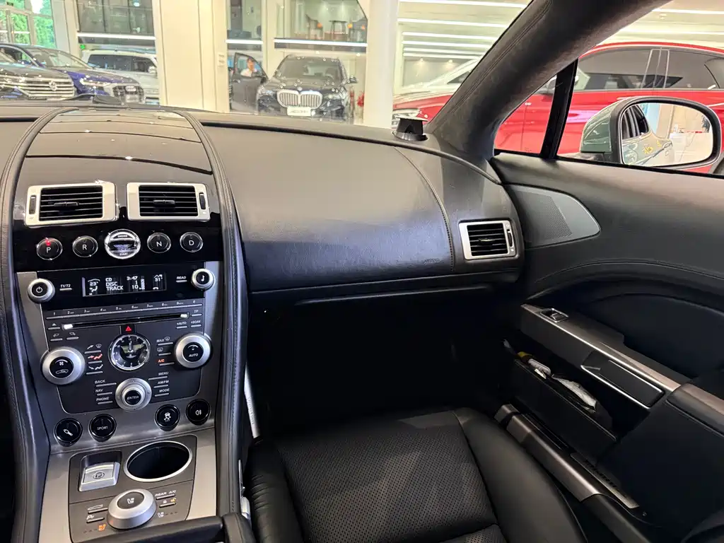 Aston Martin Rapide — миниатюра 17