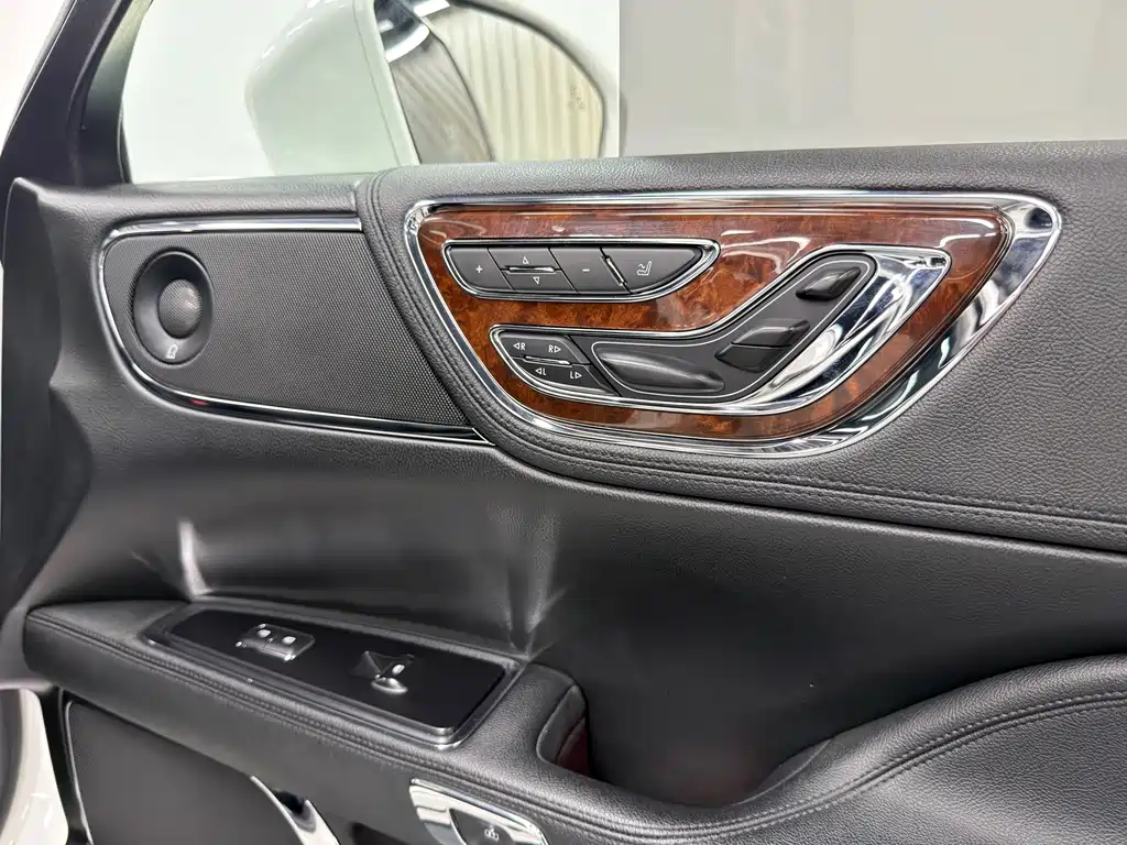 Lincoln Continental — миниатюра 7
