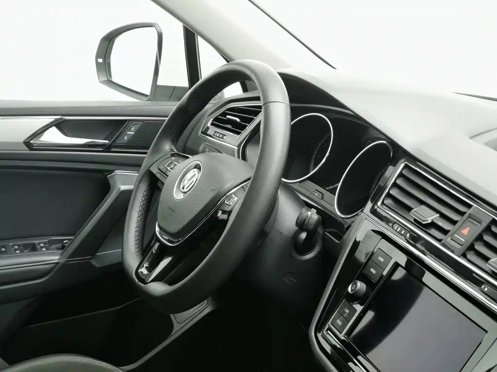 Volkswagen Tiguan L — миниатюра 22