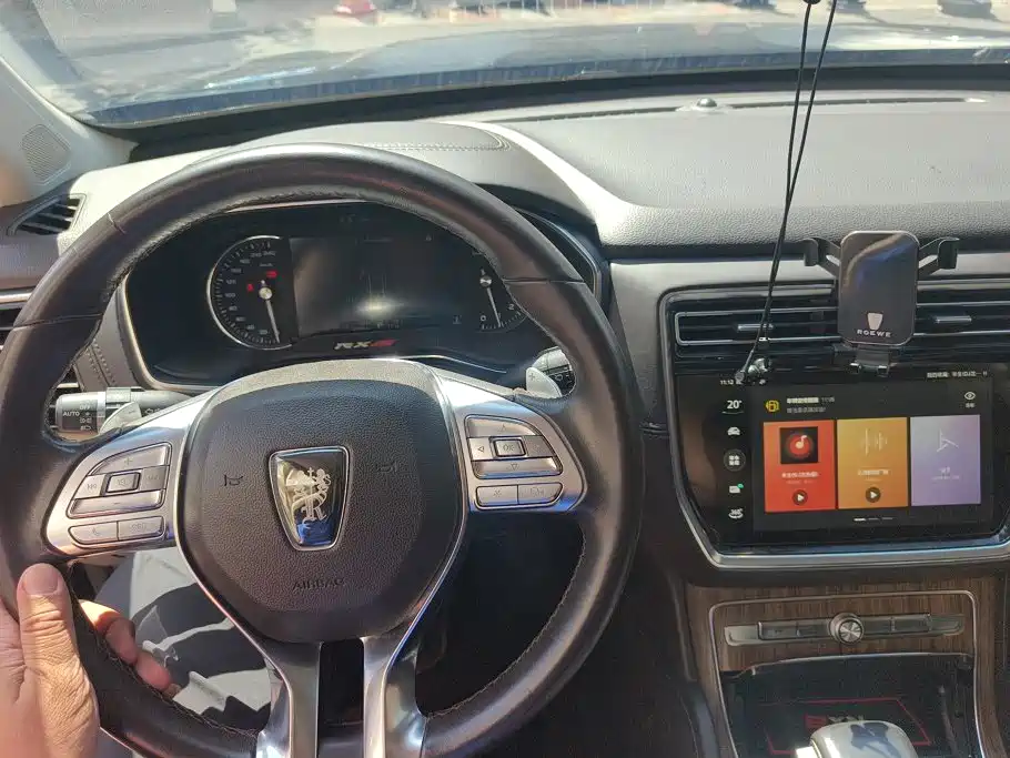 Roewe RX8 — миниатюра 12