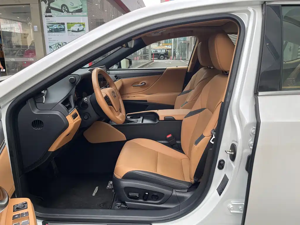 Lexus ES 2025 200 Premium
