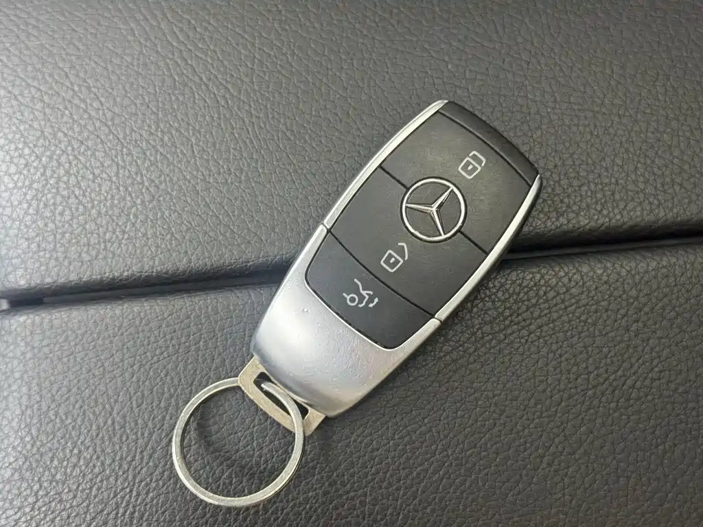 Mercedes-Benz EQC — миниатюра 12