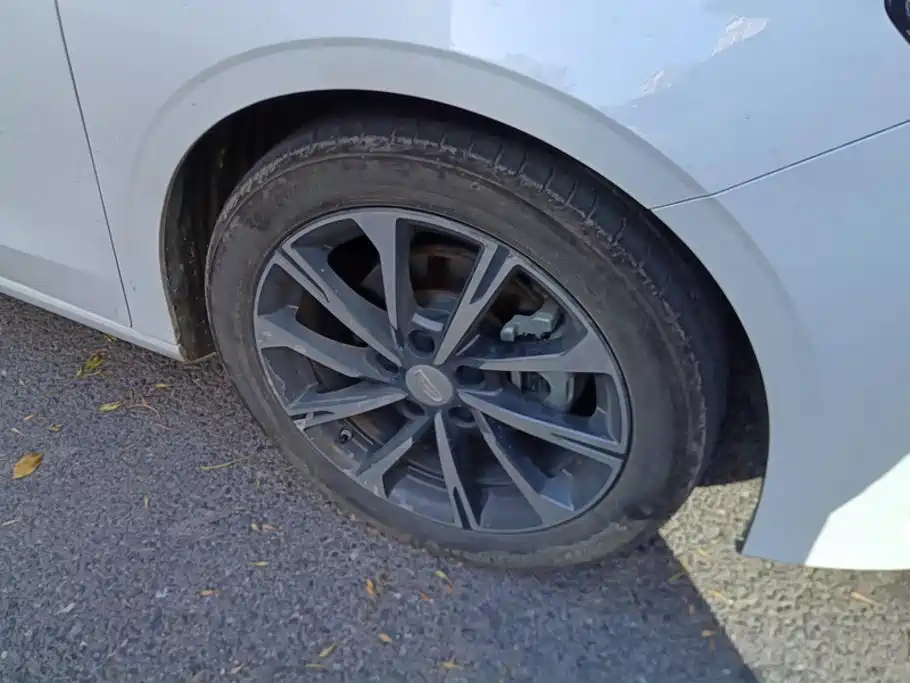 Geely Emgrand — миниатюра 6