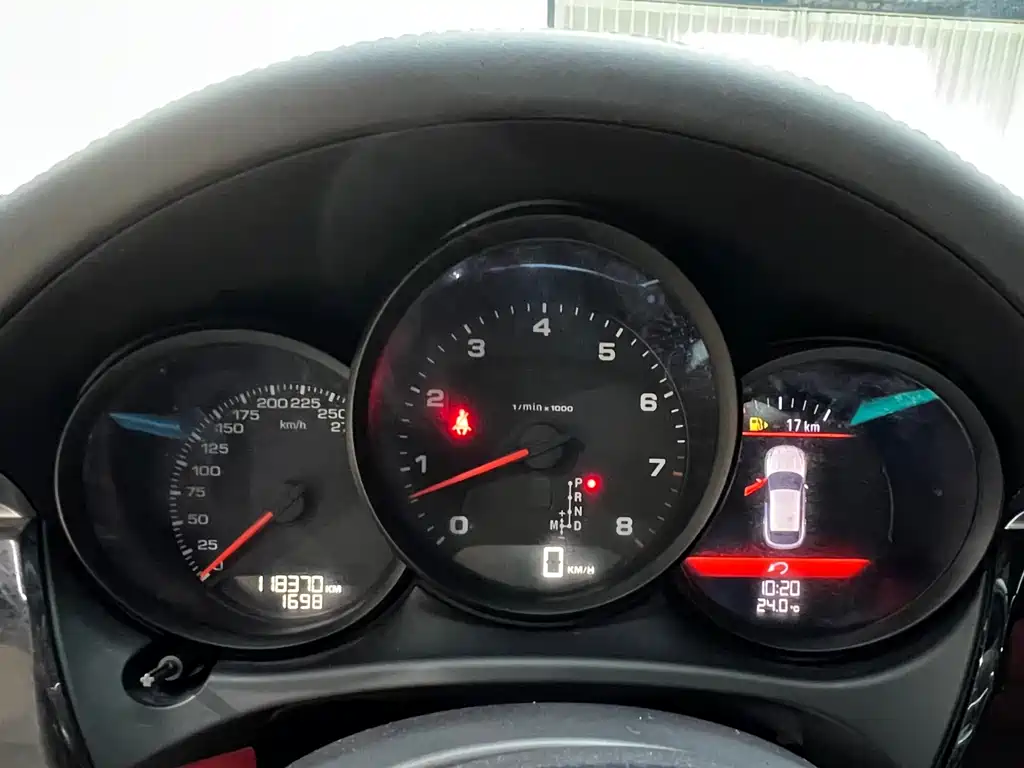 Porsche Macan — миниатюра 10
