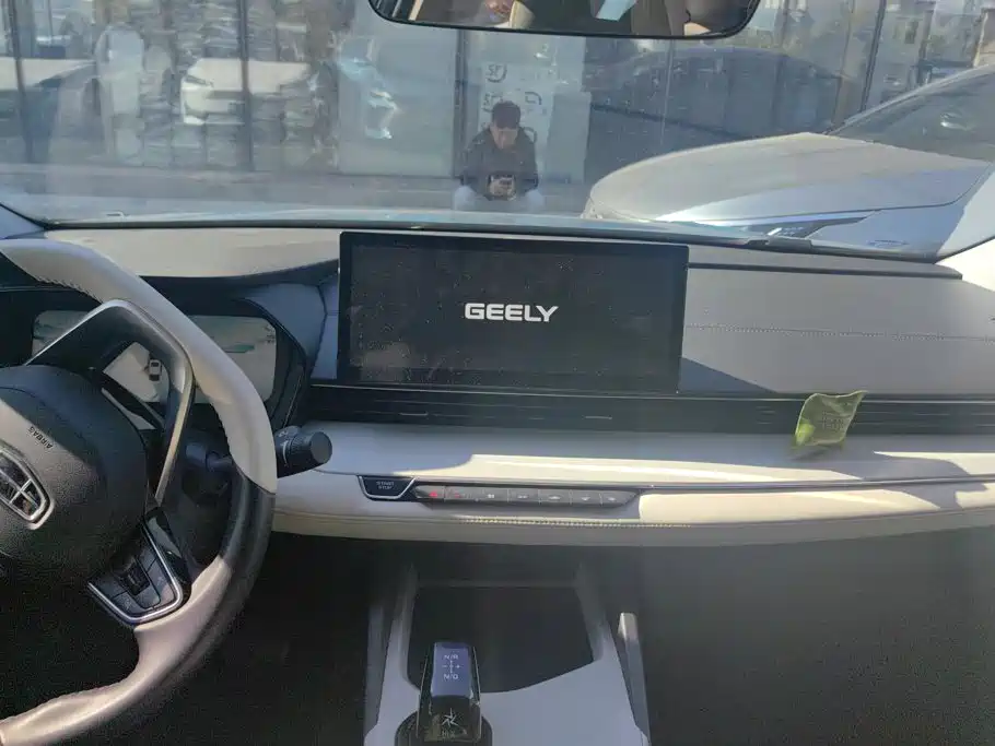 Geely L HiP — миниатюра 13