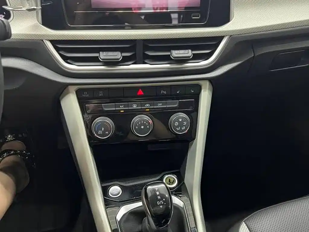Volkswagen T-Roc — миниатюра 12