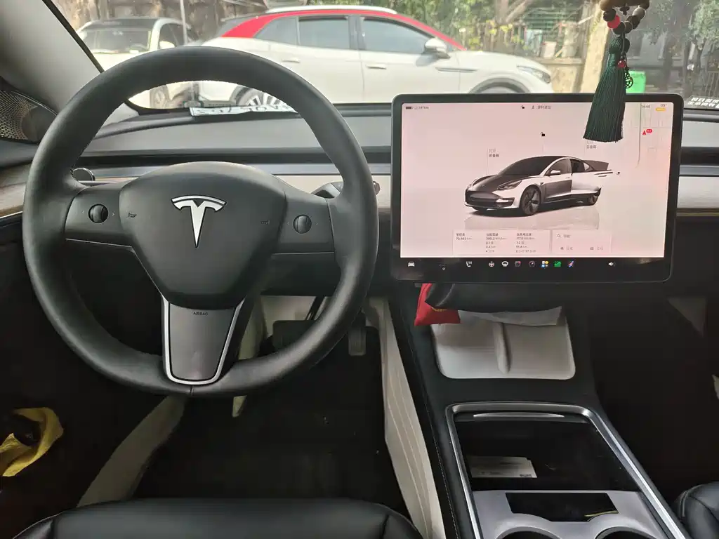 Tesla Model 3 — миниатюра 9