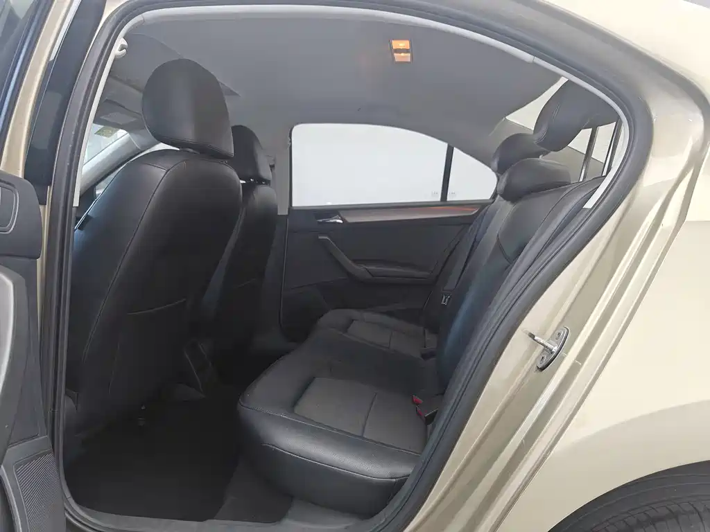 Volkswagen Santana — миниатюра 11