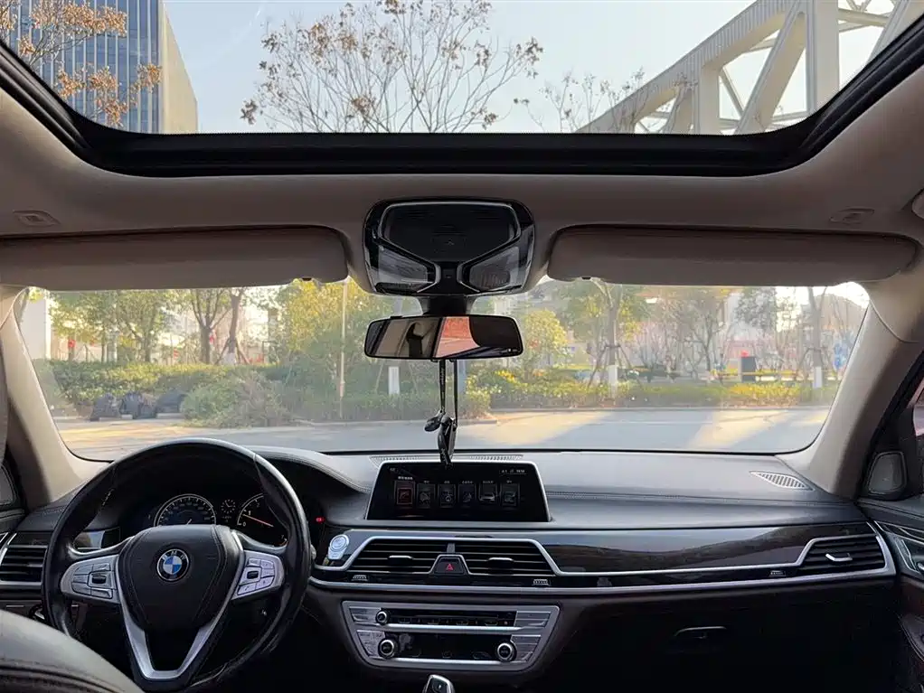BMW 7 Series 7 2016 730Li Lead