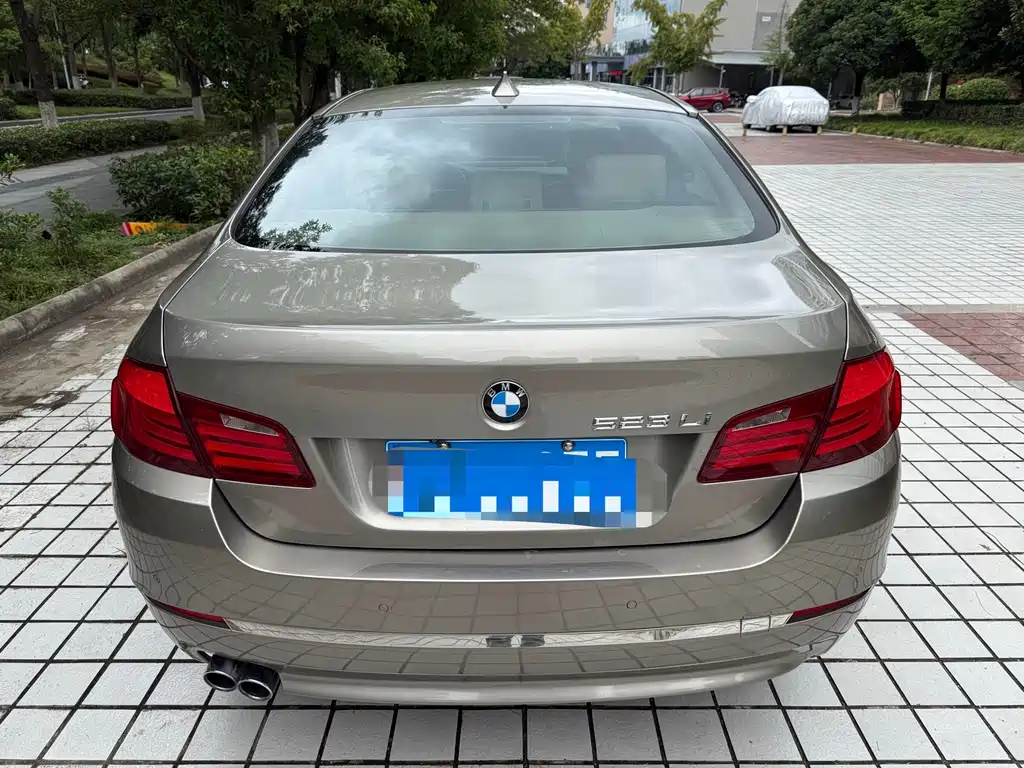 BMW 5 Series — миниатюра 2