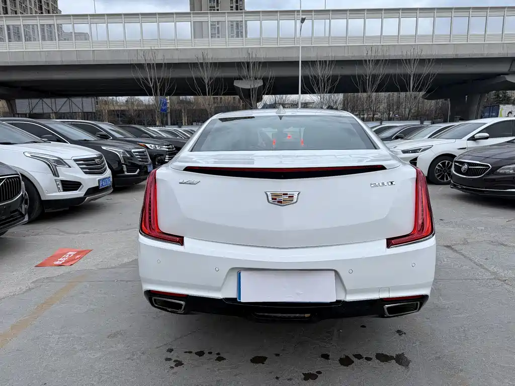CADILLAC XTS