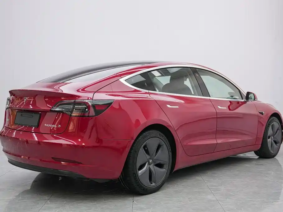 Tesla Model 3 — миниатюра 17
