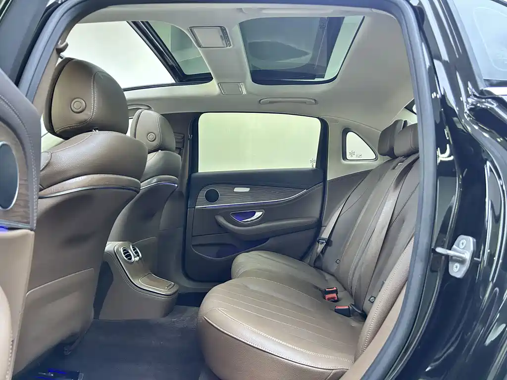 Mercedes-Benz E-Class — миниатюра 6